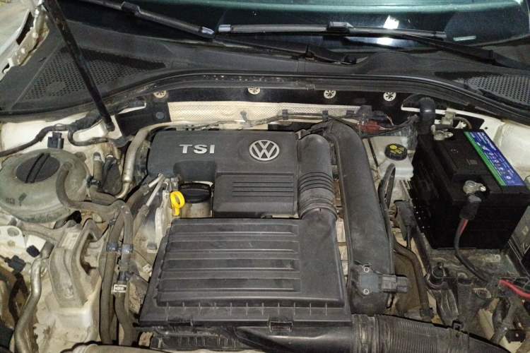 Used Volkswagen Lamando 2015 280TSI DSG Comfort Edition Engine Bay