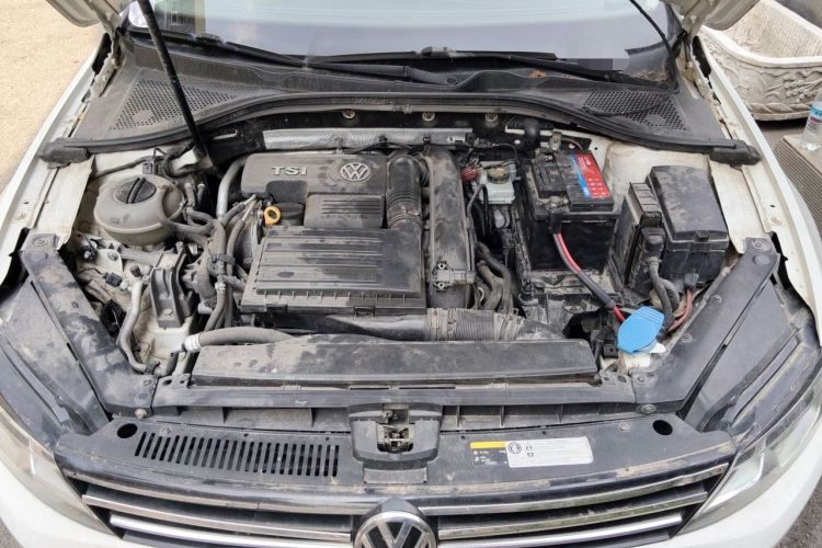 Used Volkswagen Lamando 2015 230TSI DSG Fashion Edition Engine Bay