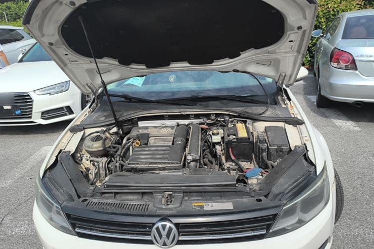 Used Volkswagen Lamando 2015 280TSI DSG Comfort Edition Engine Bay