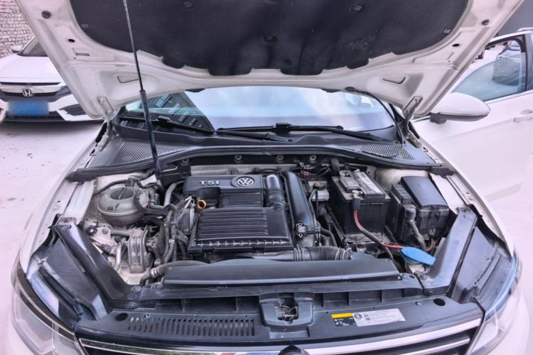 Used Volkswagen Lamando 2015 230TSI DSG Fashion Edition Engine Bay