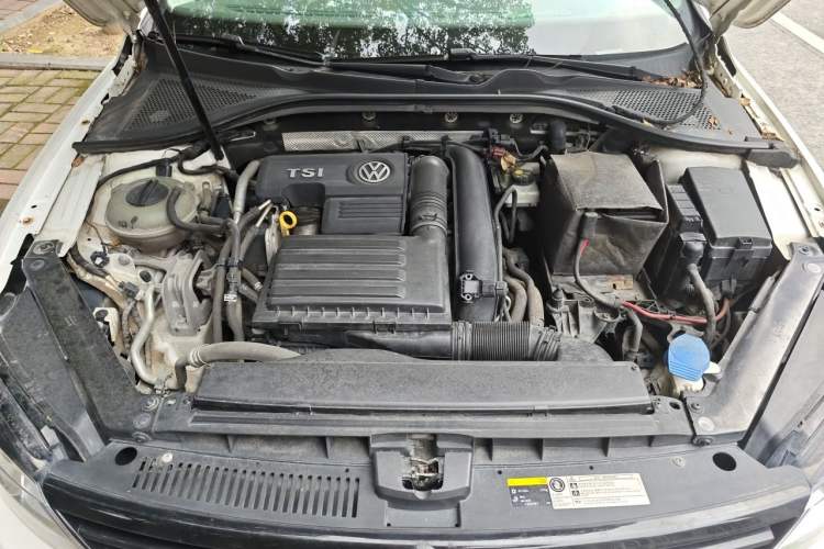 Used Volkswagen Lamando 2015 280TSI DSG Comfort Edition Engine Bay