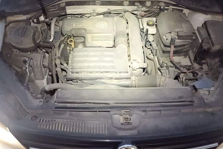 Used Volkswagen Lamando 2015 280TSI DSG Comfort Edition Engine Bay