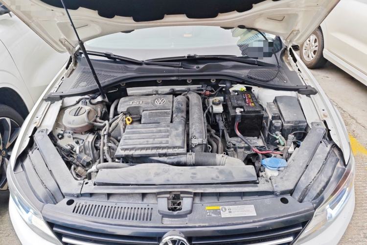 Used Volkswagen Lamando 2015 280TSI DSG Comfort Edition Engine Bay
