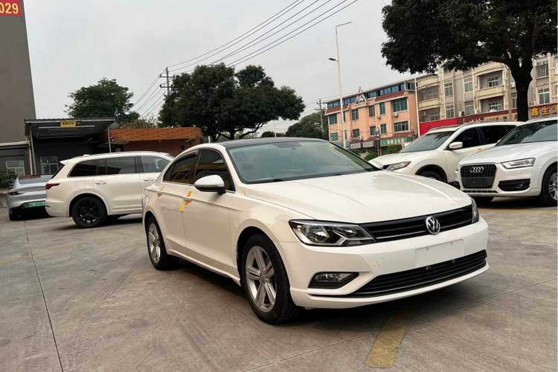 Used Volkswagen Lamando 2015 280TSI DSG Comfort Edition Exterior 1
