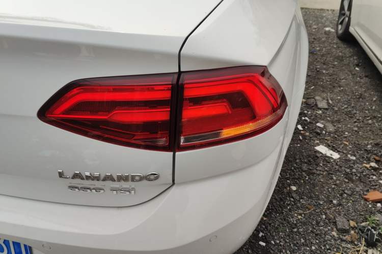 Used Volkswagen Lamando 2015 330TSI DSG Comfort Edition Exterior 3