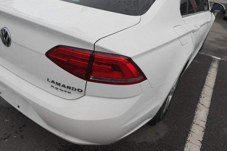 Used Volkswagen Lamando 2015 230TSI DSG Fashion Edition Exterior 3