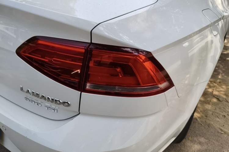 Used Volkswagen Lamando 2015 330TSI DSG Comfort Edition Exterior 3