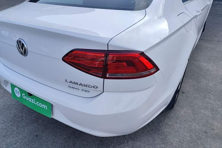 Used Volkswagen Lamando 2015 280TSI DSG Comfort Edition Exterior 3