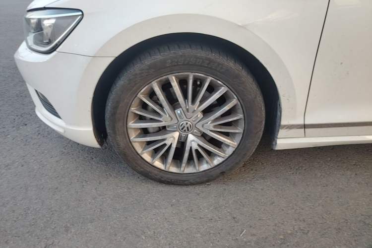 Used Volkswagen Lamando 2015 330TSI DSG Luxury Edition Exterior 4