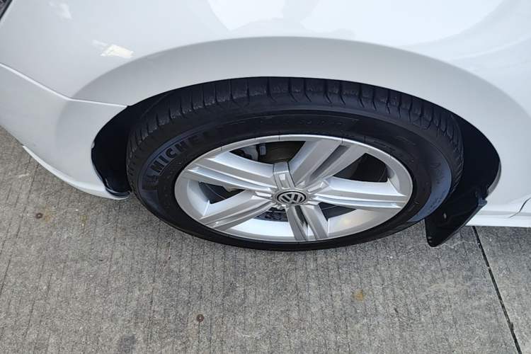 Used Volkswagen Lamando 2015 280TSI DSG Comfort Edition Exterior 4