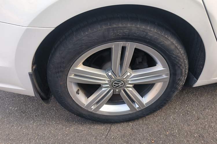 Used Volkswagen Lamando 2015 280TSI DSG Comfort Edition Exterior 5