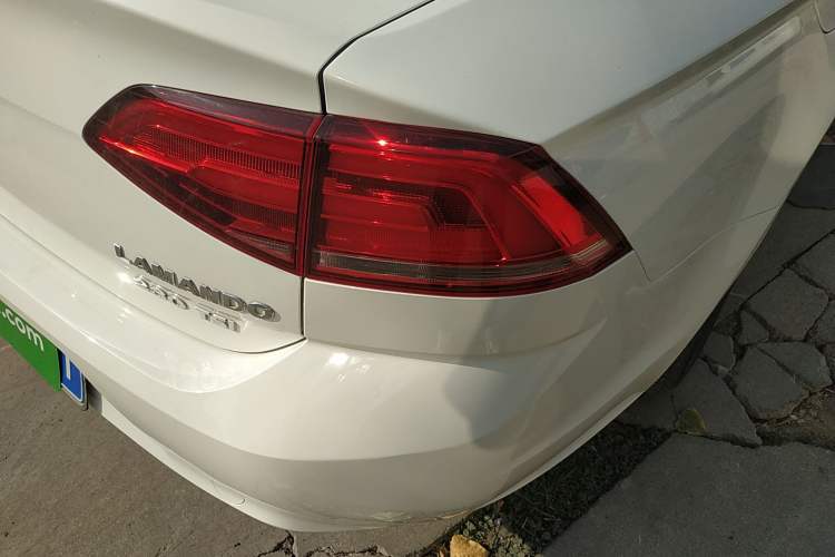 Used Volkswagen Lamando 2015 230TSI Manual Trend Edition Exterior 7