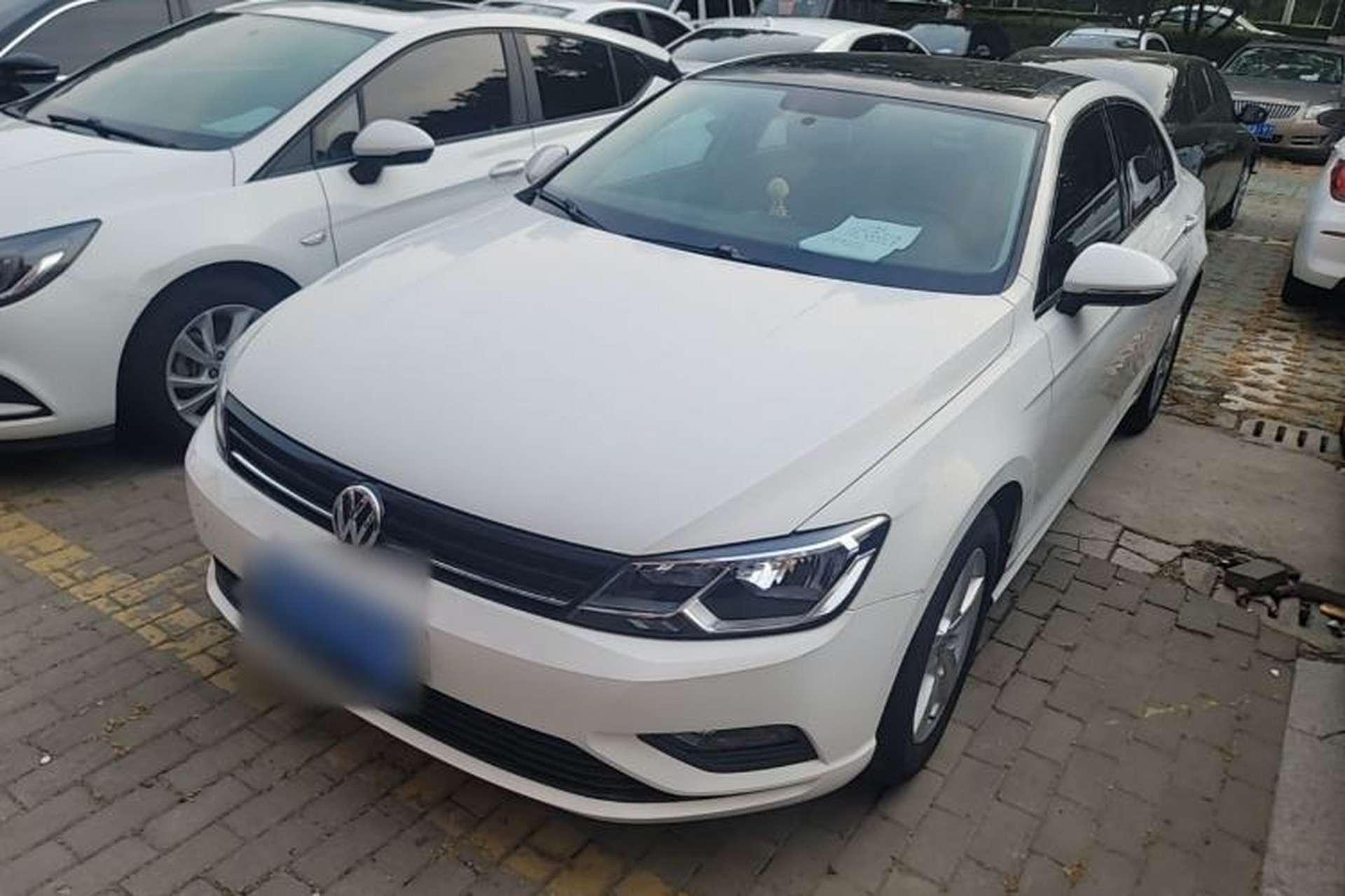Used Volkswagen Lamando 2015 230TSI Manual Trend Edition Front Left 45 Deg