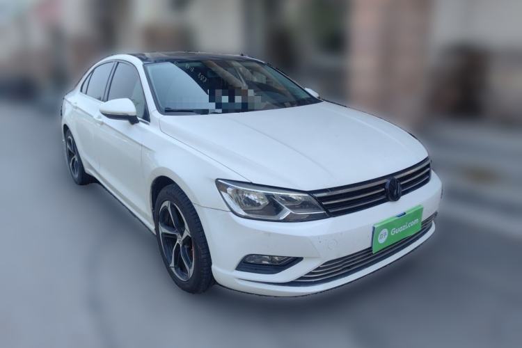 Used Volkswagen Lamando 2015 280TSI DSG Comfort Edition Front Right 45 Deg