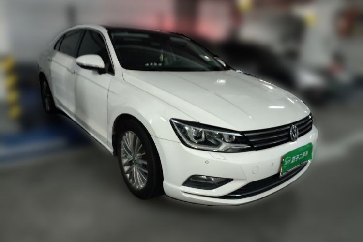Used Volkswagen Lamando 2015 280TSI DSG Luxury Edition Front Right 45 Deg