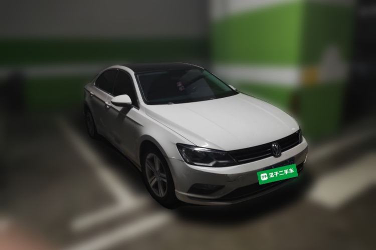 Used Volkswagen Lamando 2015 280TSI DSG Comfort Edition Front Right 45 Deg