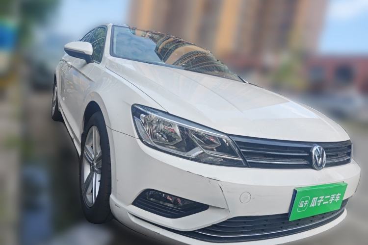 Used Volkswagen Lamando 2015 280TSI DSG Comfort Edition Front Right 45 Deg
