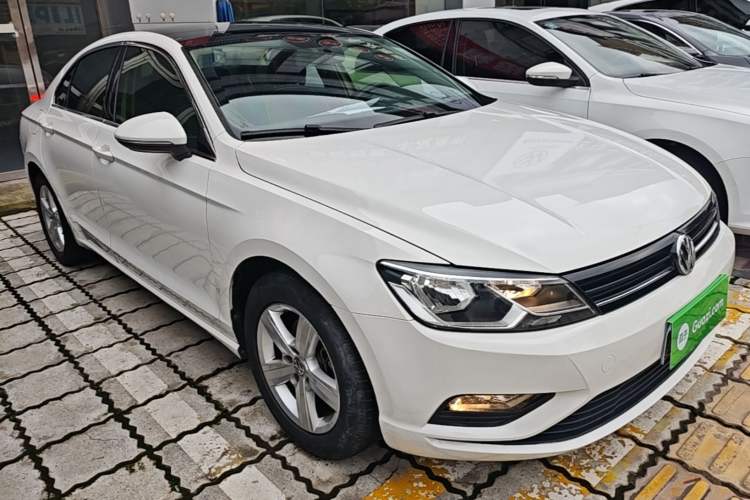 Used Volkswagen Lamando 2015 230TSI DSG Fashion Edition Front Right 45 Deg