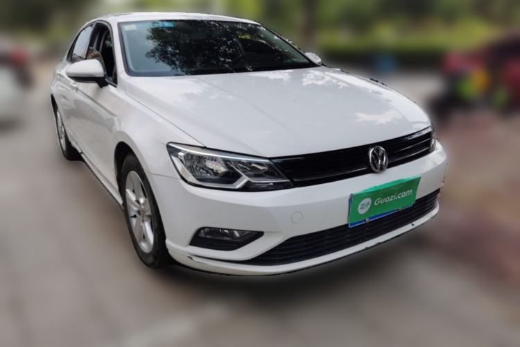 Used Volkswagen Lamando 2015 230TSI Manual Trend Edition Front Right 45 Deg