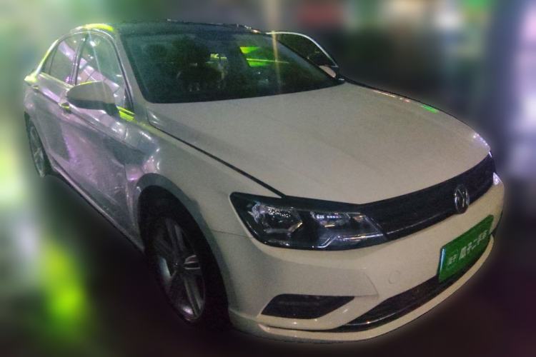 Used Volkswagen Lamando 2015 280TSI DSG Comfort Edition Front Right 45 Deg