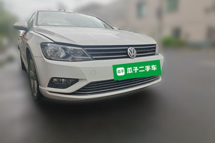 Used Volkswagen Lamando 2015 280TSI DSG Comfort Edition Front Right 45 Deg