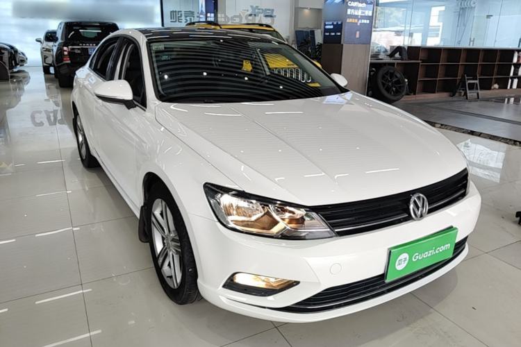 Used Volkswagen Lamando 2015 280TSI DSG Comfort Edition Front Right 45 Deg