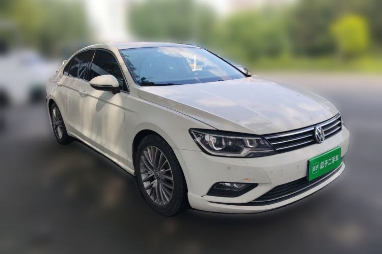 Used Volkswagen Lamando 2015 330TSI DSG Luxury Edition Front Right 45 Deg