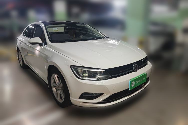 Used Volkswagen Lamando 2015 230TSI DSG Fashion Edition Front Right 45 Deg