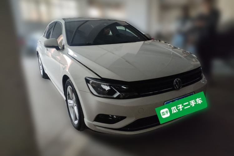 Used Volkswagen Lamando 2015 280TSI DSG Comfort Edition Front Right 45 Deg