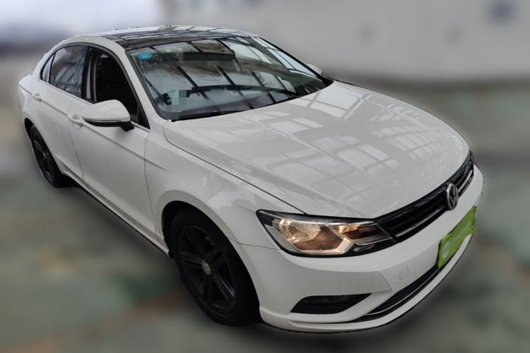 Used Volkswagen Lamando 2015 280TSI DSG Comfort Edition Front Right 45 Deg