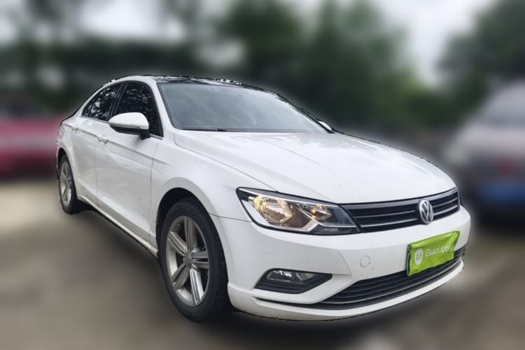 Used Volkswagen Lamando 2015 280TSI DSG Comfort Edition Front Right 45 Deg