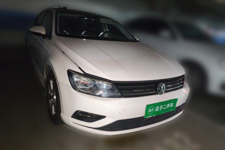 Used Volkswagen Lamando 2015 230TSI DSG Fashion Edition Front Right 45 Deg