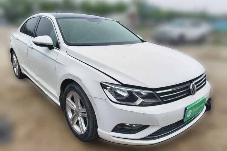 Used Volkswagen Lamando 2015 280TSI DSG Comfort Edition Front Right 45 Deg