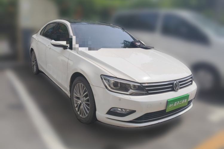 Used Volkswagen Lamando 2015 280TSI DSG Luxury Edition Front Right 45 Deg