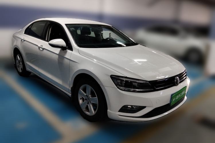 Used Volkswagen Lamando 2015 230TSI DSG Fashion Edition Front Right 45 Deg