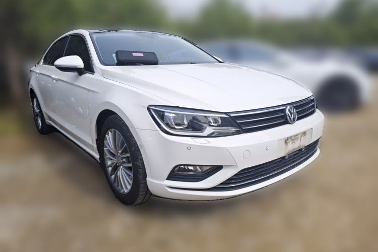 Used Volkswagen Lamando 2015 330TSI DSG Luxury Edition Front Right 45 Deg