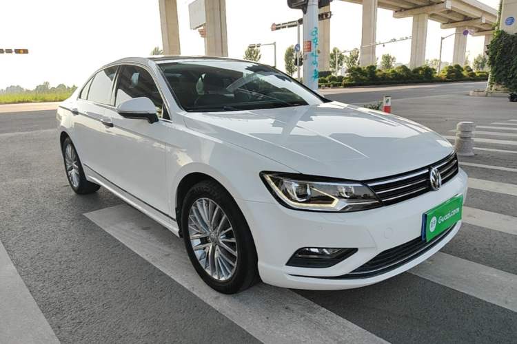 Used Volkswagen Lamando 2015 330TSI DSG Luxury Edition Front Right 45 Deg