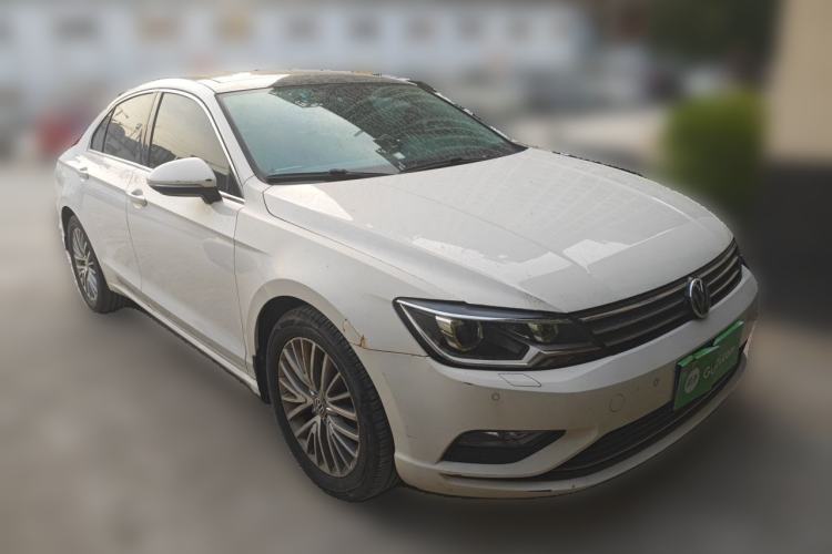 Used Volkswagen Lamando 2015 330TSI DSG Luxury Edition Front Right 45 Deg