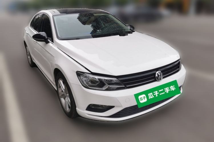 Used Volkswagen Lamando 2015 280TSI DSG Comfort Edition Front Right 45 Deg