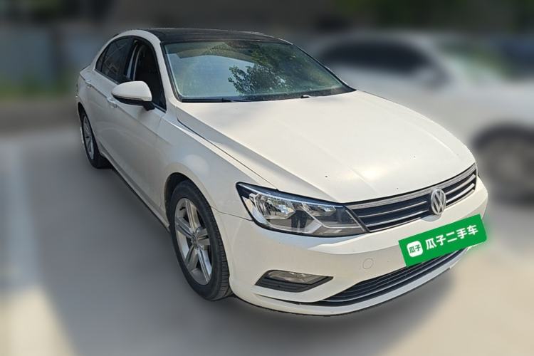 Used Volkswagen Lamando 2015 280TSI DSG Comfort Edition Front Right 45 Deg
