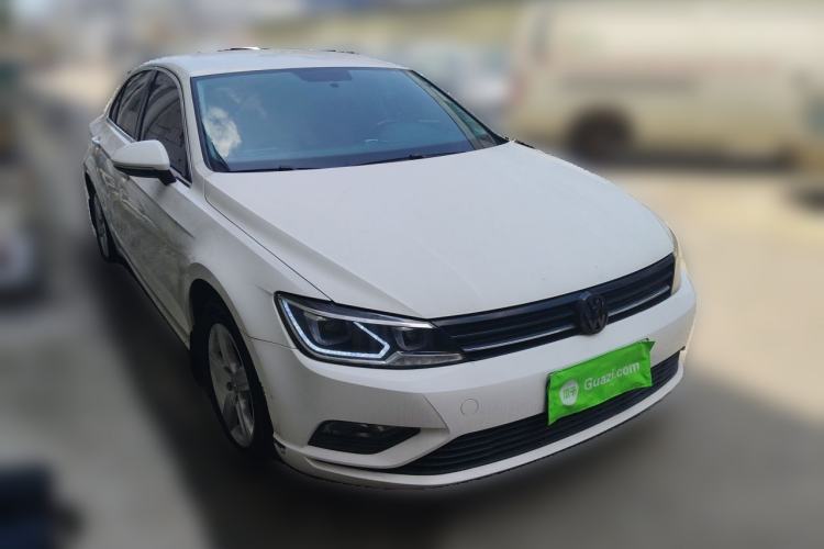 Used Volkswagen Lamando 2015 230TSI DSG Fashion Edition Front Right 45 Deg