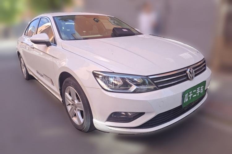 Used Volkswagen Lamando 2015 230TSI Manual Trend Edition Front Right 45 Deg