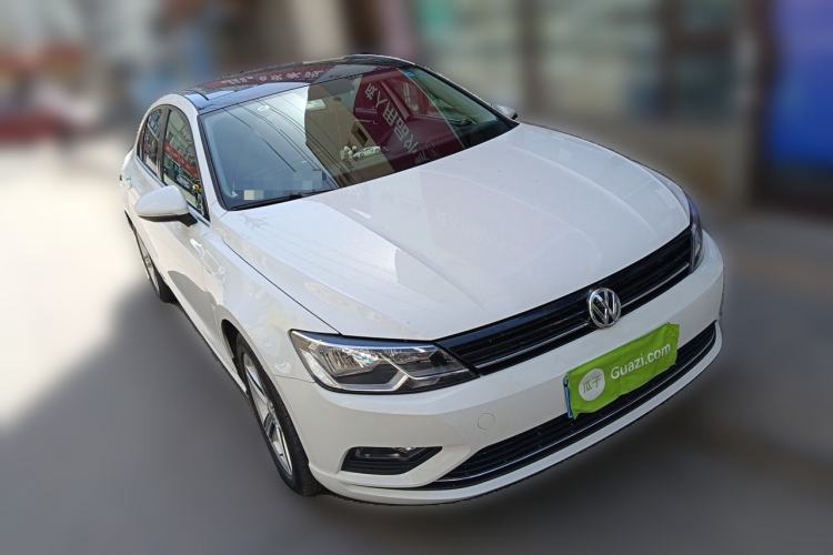 Used Volkswagen Lamando 2015 280TSI DSG Comfort Edition Front Right 45 Deg