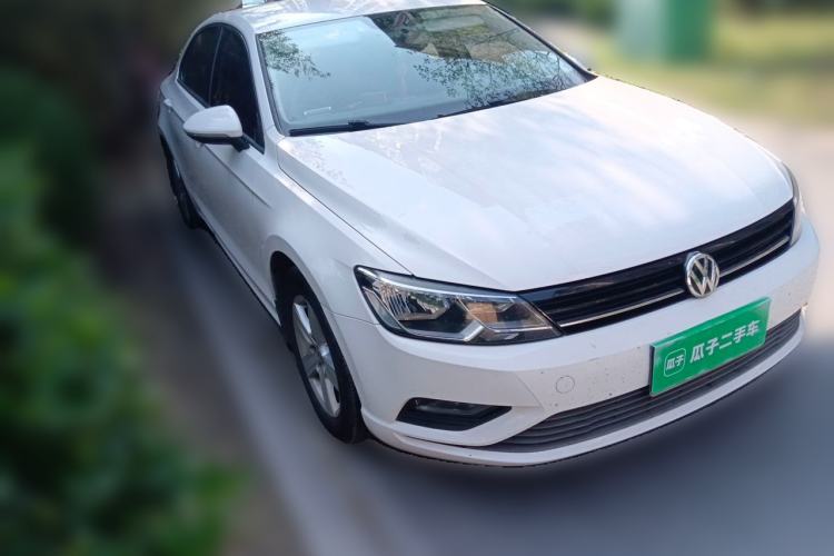Used Volkswagen Lamando 2015 230TSI DSG Fashion Edition Front Right 45 Deg