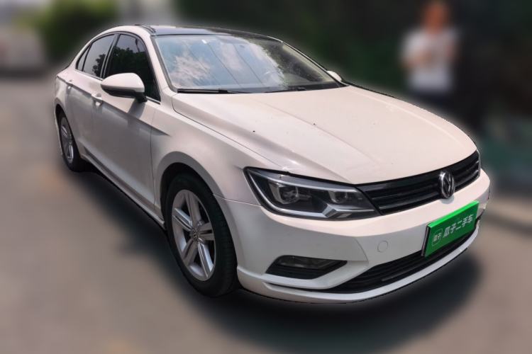 Used Volkswagen Lamando 2015 280TSI DSG Comfort Edition Front Right 45 Deg