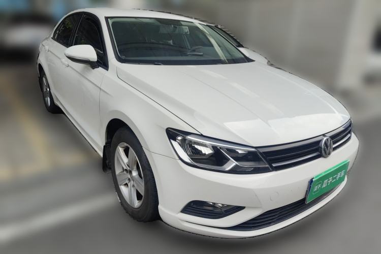 Used Volkswagen Lamando 2015 230TSI Manual Trend Edition Front Right 45 Deg