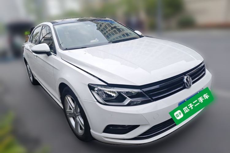 Used Volkswagen Lamando 2015 280TSI DSG Comfort Edition Front Right 45 Deg