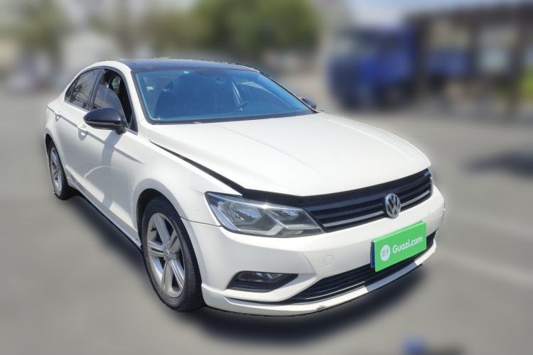 Used Volkswagen Lamando 2015 280TSI DSG Comfort Edition Front Right 45 Deg