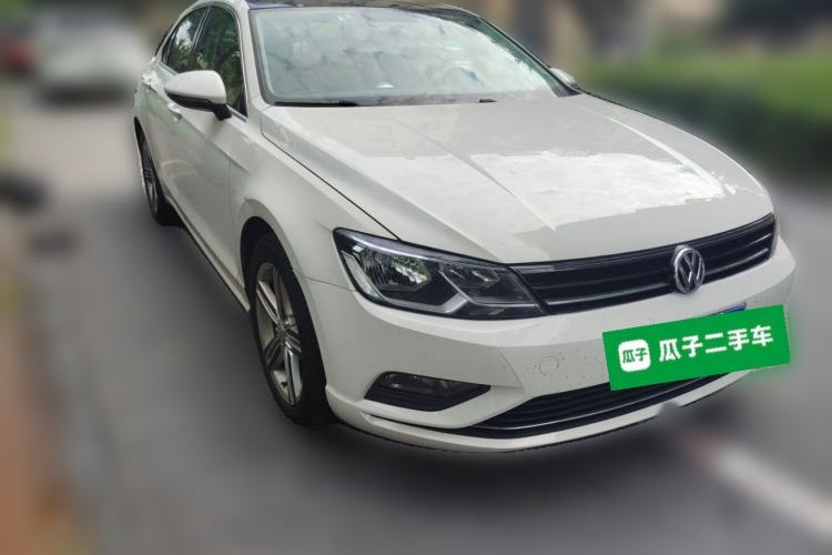 Used Volkswagen Lamando 2015 280TSI DSG Comfort Edition Front Right 45 Deg