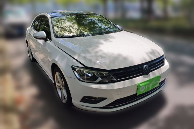 Used Volkswagen Lamando 2015 280TSI Manual Comfort Edition Front Right 45 Deg